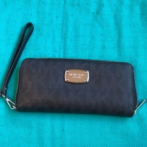 Michael Michael Kors wristlet/wallet - black